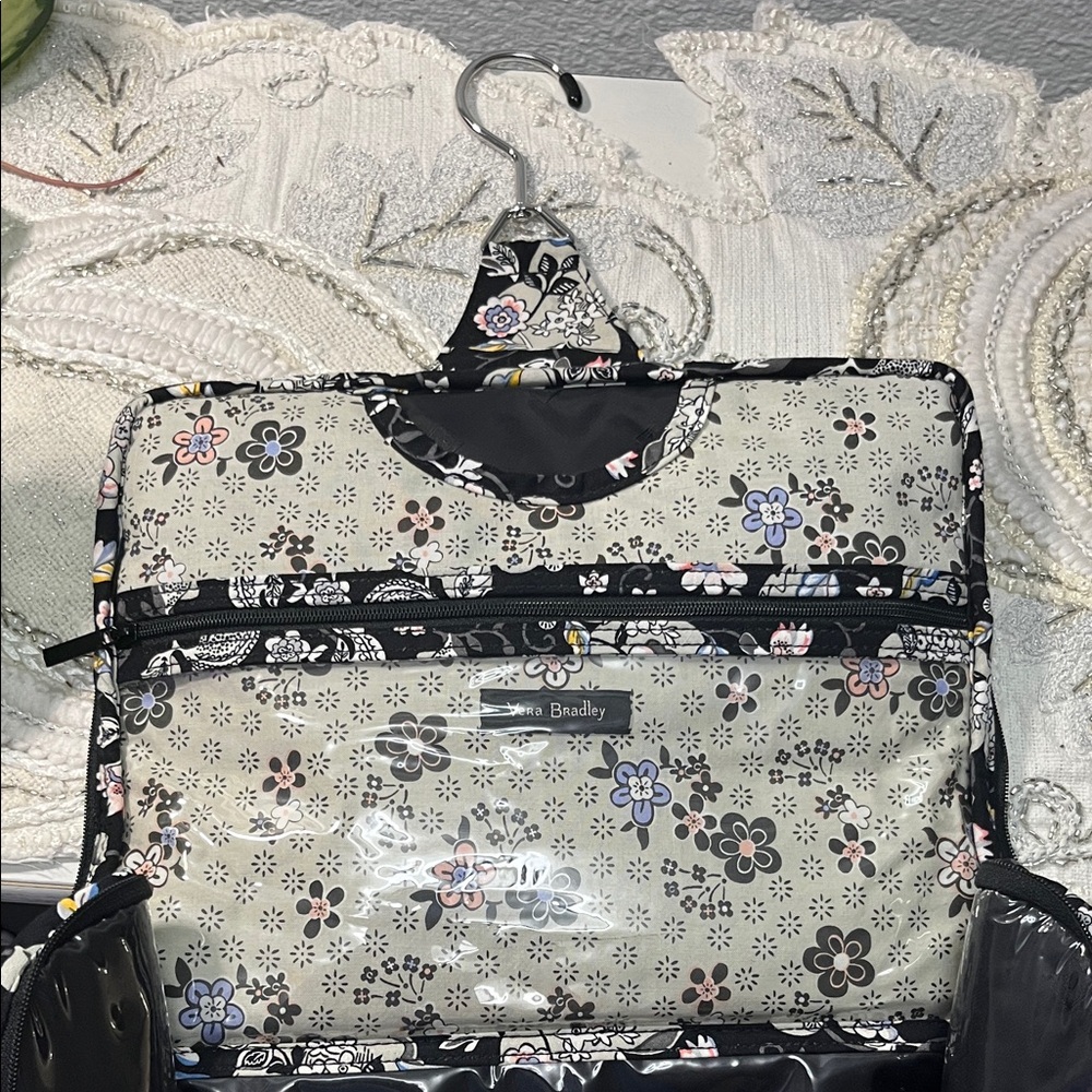 NWOT  Vera Bradley Iconic Grand Hanging Organizer - Picture 9 of 16